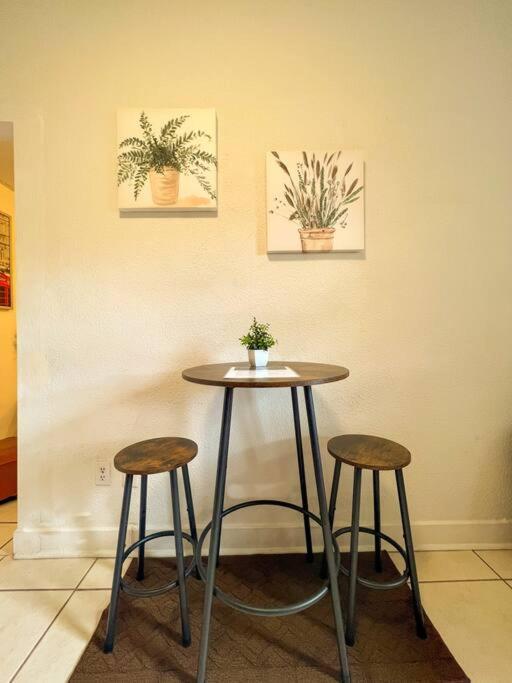 Cozy 1-Bedroom Rental In Miami Exterior photo