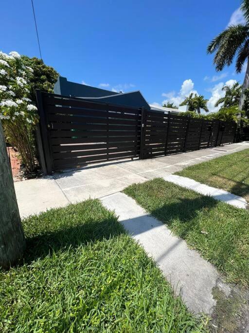 Cozy 1-Bedroom Rental In Miami Exterior photo